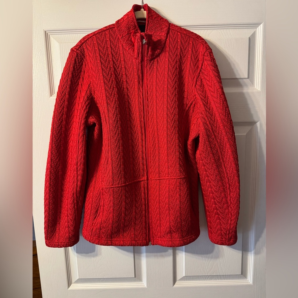 Warm RED SPYDER cable knit sweaterter/jacket
Size Women’s XL